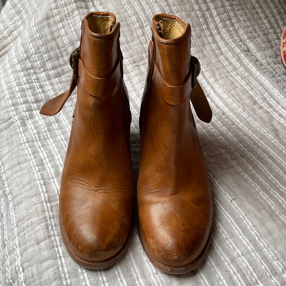 Frye Addie ankle boot, size 8